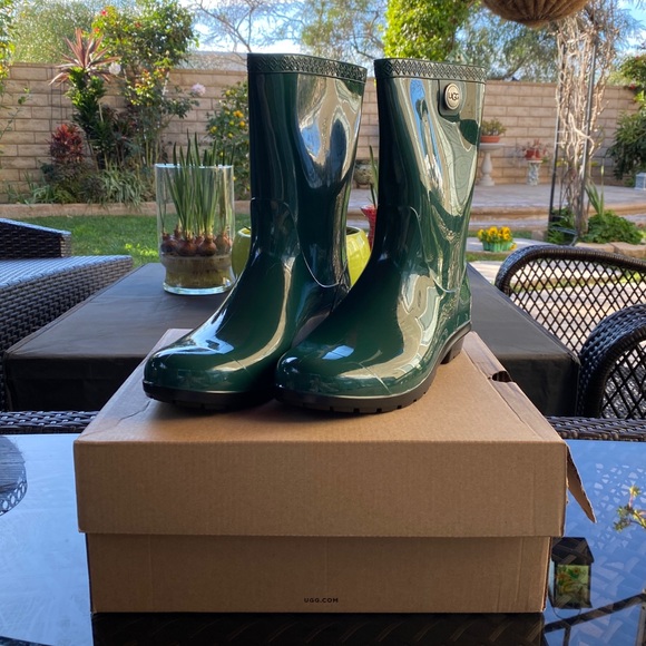 UGG Shoes - NWT UGG Sienna Rainboots